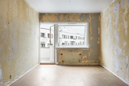 Wohnzimmer mit Fensterfront